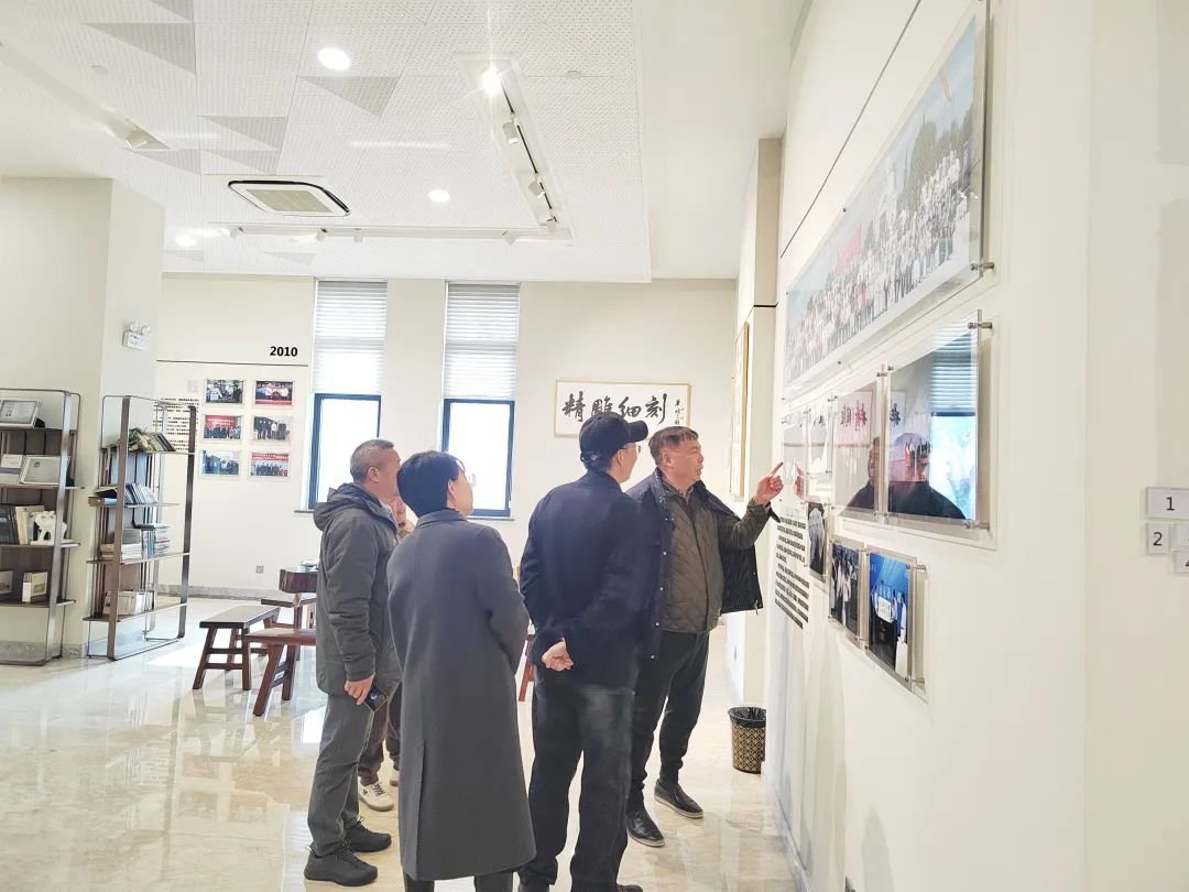 福寿园国际集团王计生总裁携赵宝晨博士莅临MG冰球游戏参观指导